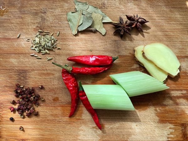 上大骨头炖酸菜