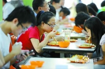 大学生一个月要多久生活费