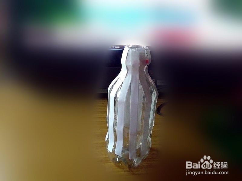 小饮料瓶做成圆嘟嘟的小花瓶