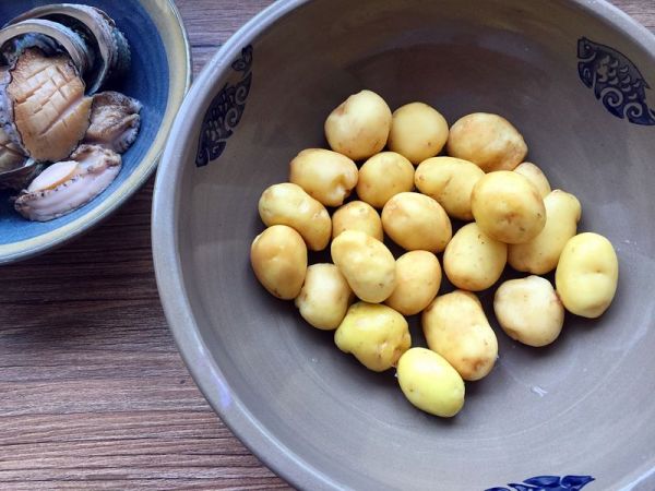 鲍鱼排骨炖小土豆