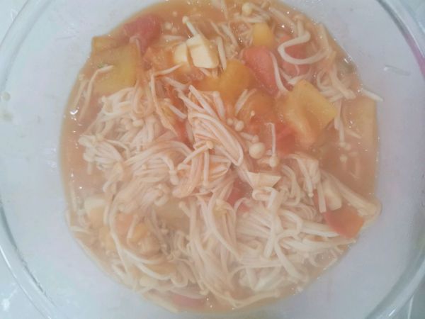 西红柿炒金针菇