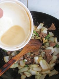 养生菜谱———洋葱炒猪肝