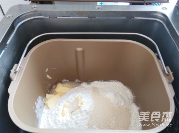 蜜豆餐包的做法