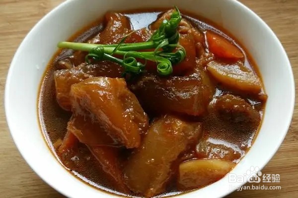 胡萝卜炖牛蹄筋