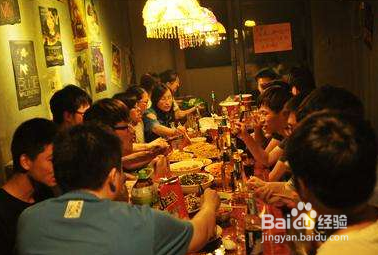 教你如何在春节等公共场合做到吸引女生的行为