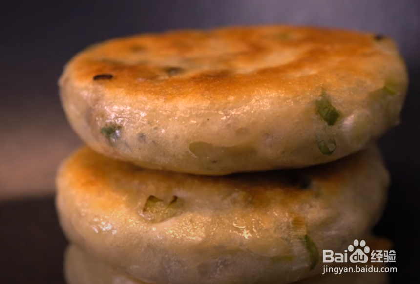 满满葱花外酥内软，巨好吃的葱油饼