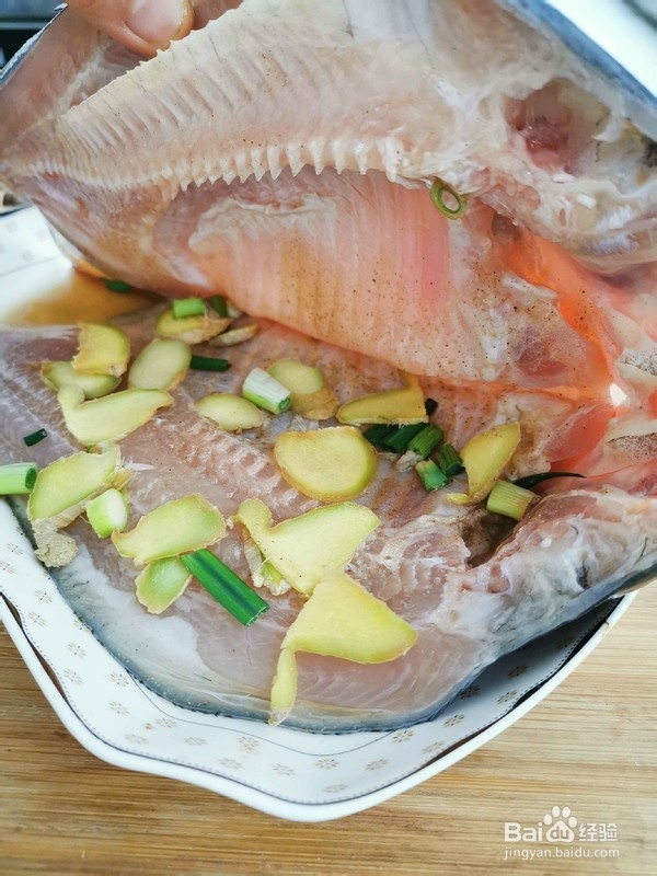 特别美味清蒸红石斑鱼的做法