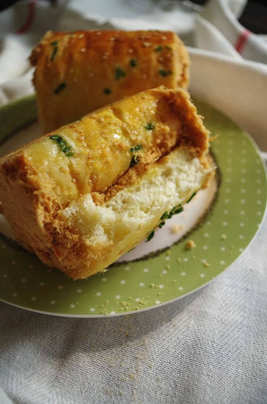 葱香肉松面包卷