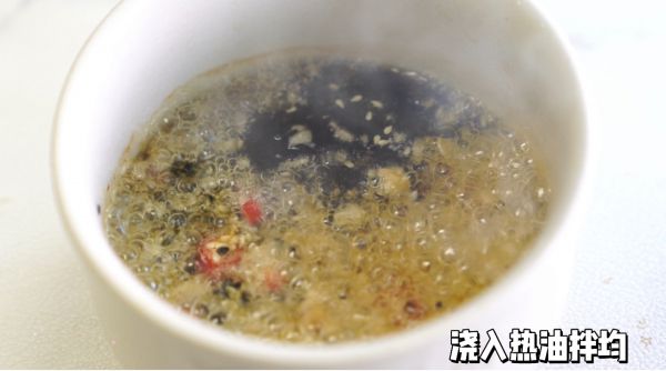 雪碧虾仁凉拌方便面