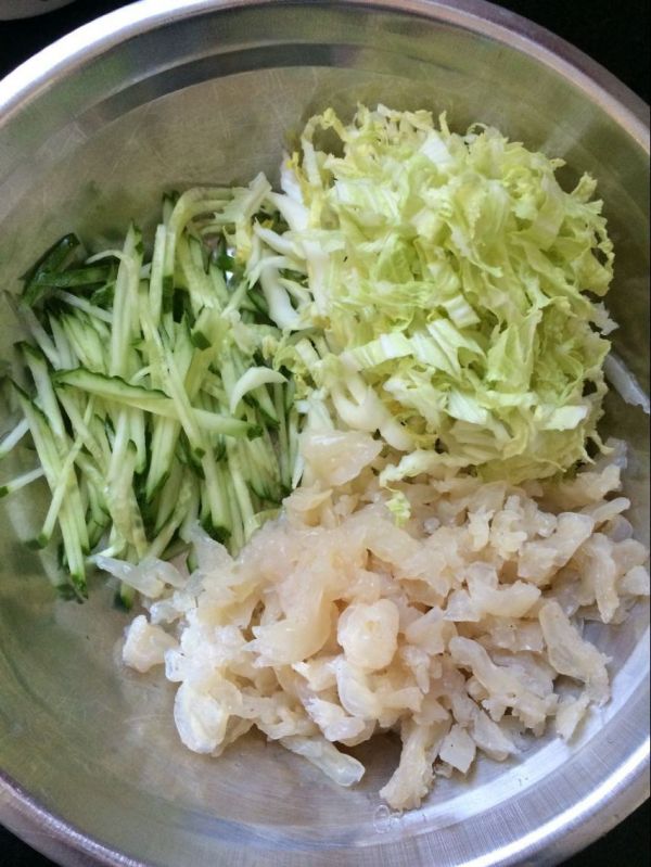 黄瓜白菜拌海蜇皮
