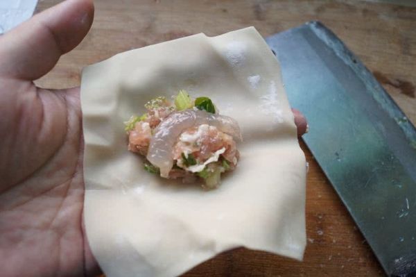 鲜虾芹菜大馄饨