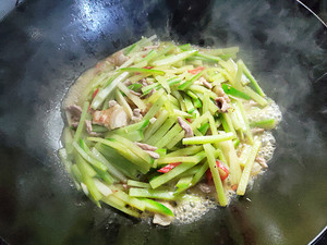 青萝卜炒肉丝的做法