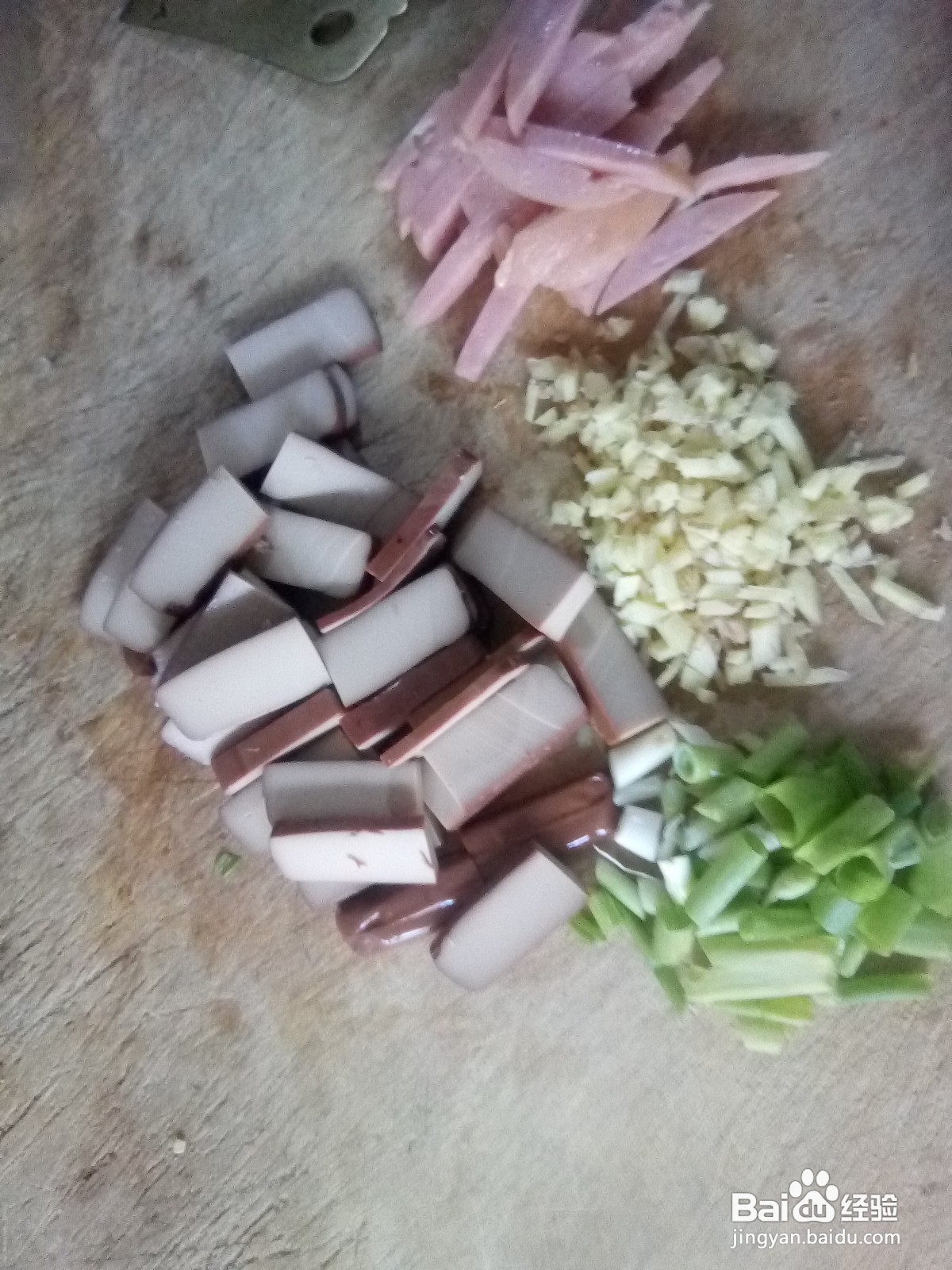 茼蒿鸡蛋干炒小肚