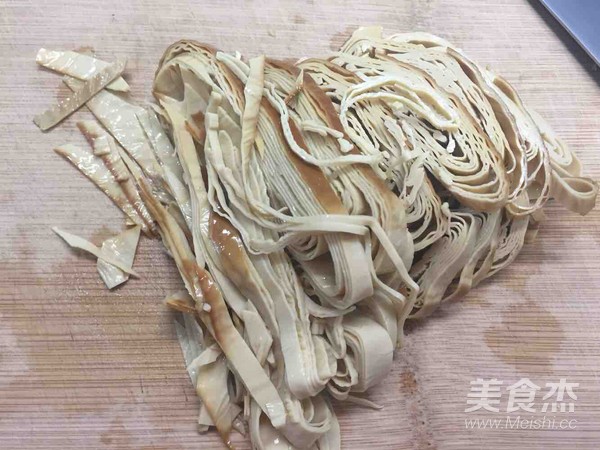 凉拌油豆皮的做法