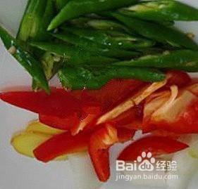 烧制这种肉搭配几个荆条辣椒,健筋骨还好吃。