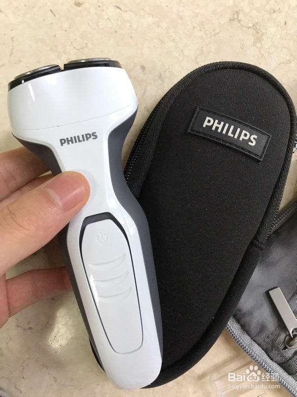 飞利浦剃须刀如何充电