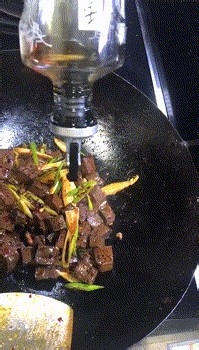 教你怎么做香嫩爽滑的青蒜辣炒血豆腐