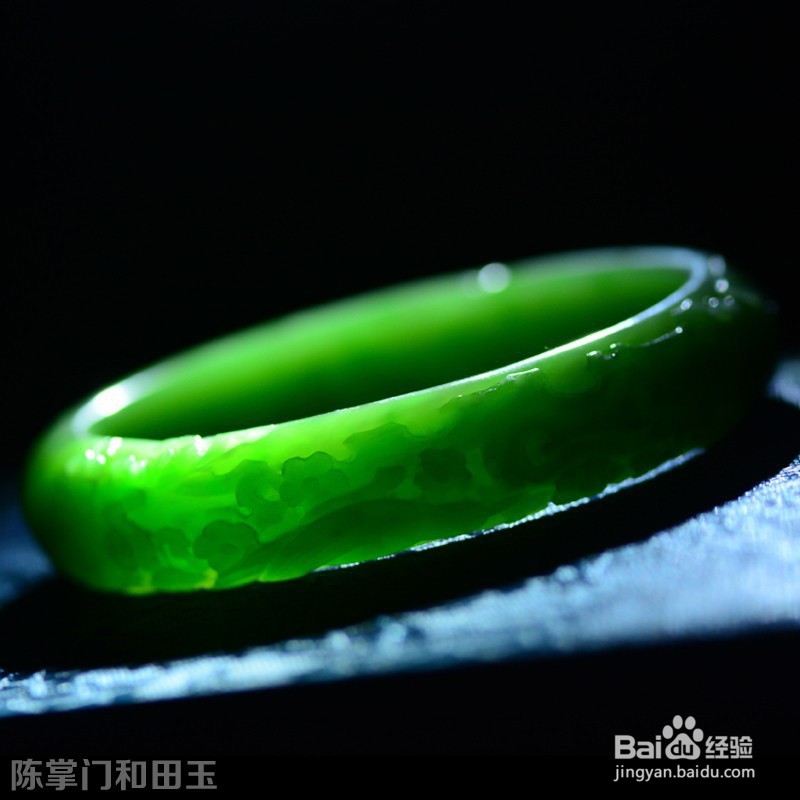 和田玉手镯佩戴在哪只手更好一些?