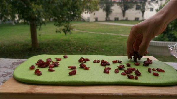 #美食视频挑战赛# 菠菜蔓越莓馒头