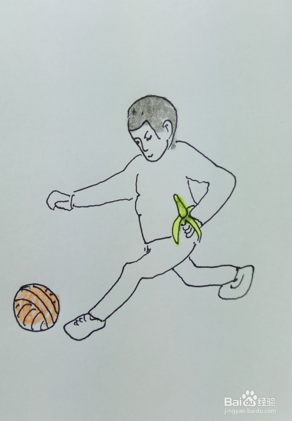 怎样画儿童简笔画快步奔跑着玩球的小孩？