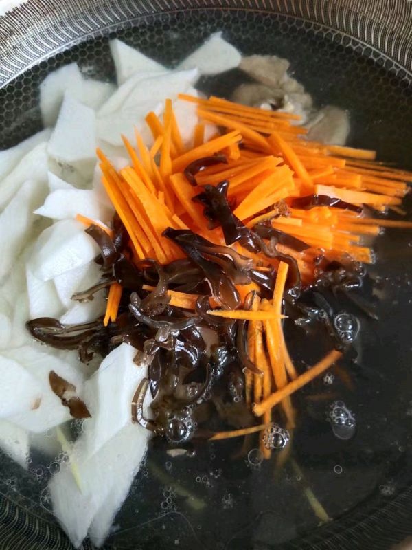 山药木耳排骨汤