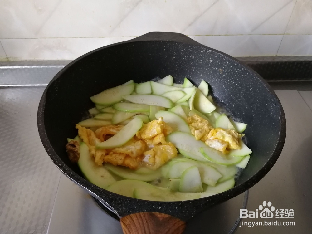 西葫芦炒鸡蛋的做法