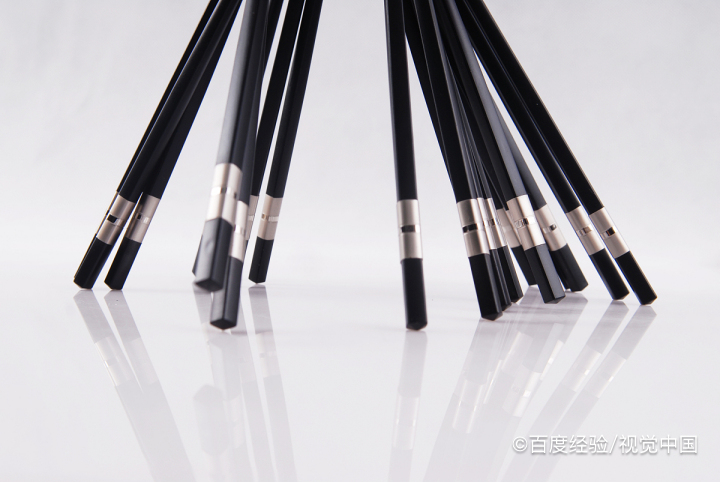 头发被梳子缠住了怎么解开