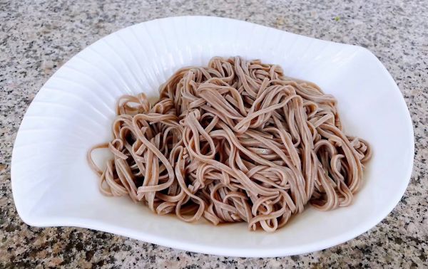 排骨番茄煎蛋荞麦面