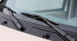 如何自己动手换汽车雨刷?