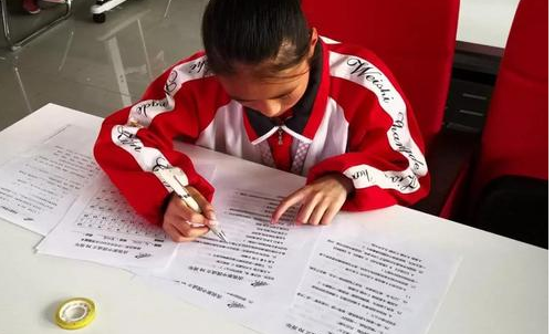 艺术活动掌上综素怎么写