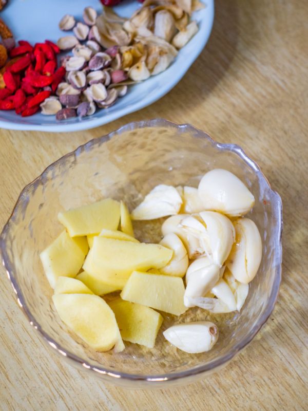 奶香椰汁猪肚鸡汤