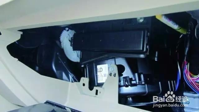 丰田 RAV4更换空调滤清器