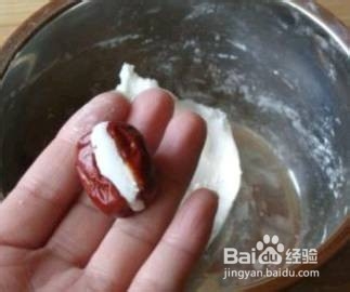 用糯米粉加它做的一道甜品小吃