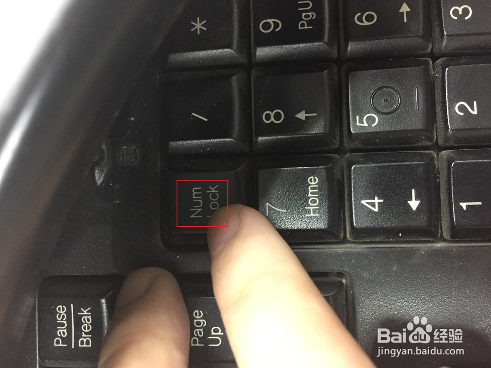 win7系统小键盘NumLock灯不亮数字键无反应?