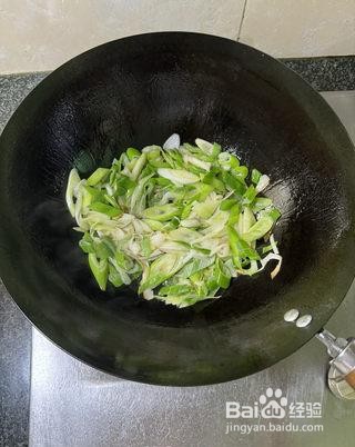 葱油鸡腿焖饭怎么做？