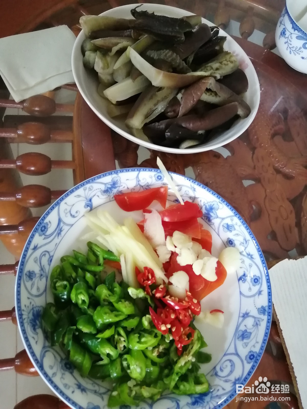 极味家常菜:双色椒素炒茄子