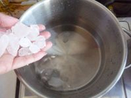 在家里如何制作可口的山楂罐头