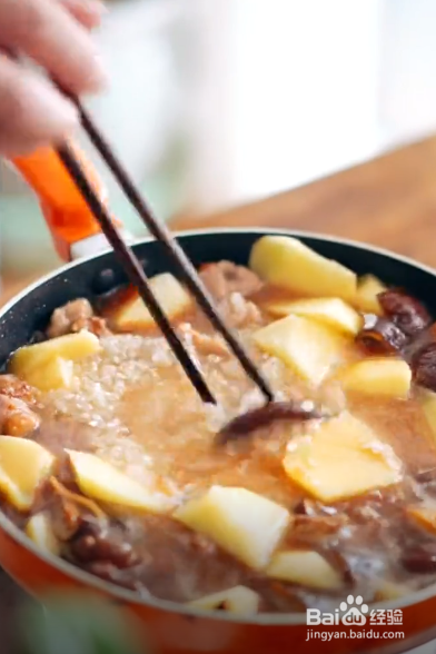 香菇鸡肉焖饭怎么做？