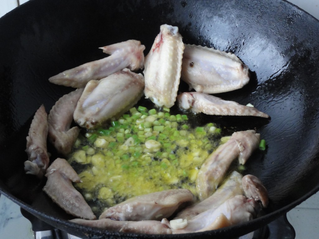 香甜可口的土豆焖鸡翅,好吃的根本停不下来