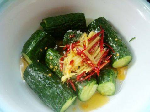 让人口水直流的酸辣黄瓜，还不动心嘛？