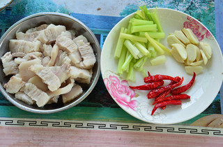 简单花菜炒肉