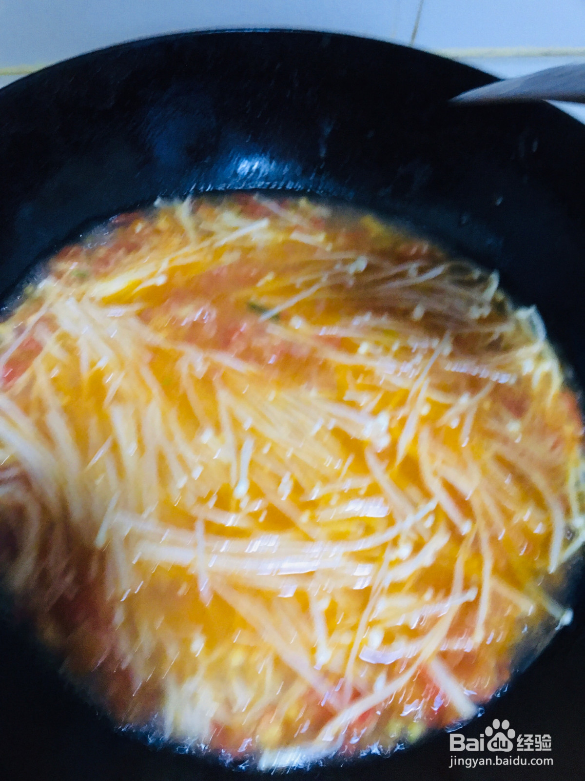 虾滑番茄菌菇汤的做法