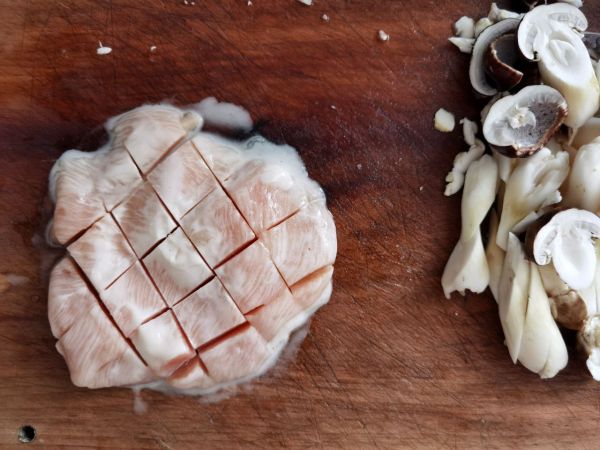 大球盖菇煎鸡胸