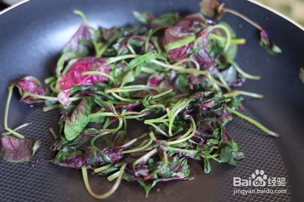 越吃越年轻：红苋菜长寿煎蛋三明治