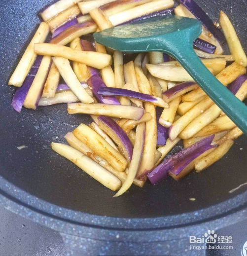 鱼香茄子:鲜香入味,比肉末茄子还好吃下饭