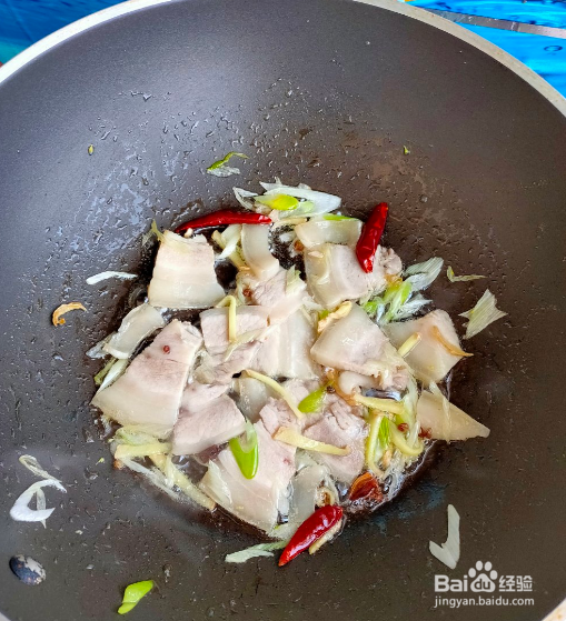 五花肉酸菜炖粉条，酸爽美味，好吃下饭