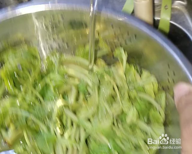 细腻美味的香椿芽拌豆腐