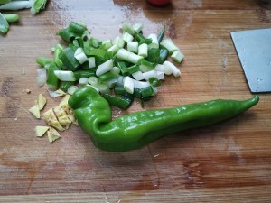 蒜苗炒腊肉好吃的做法