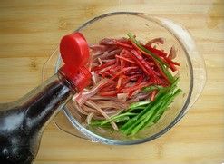 红油猪耳丝的做法