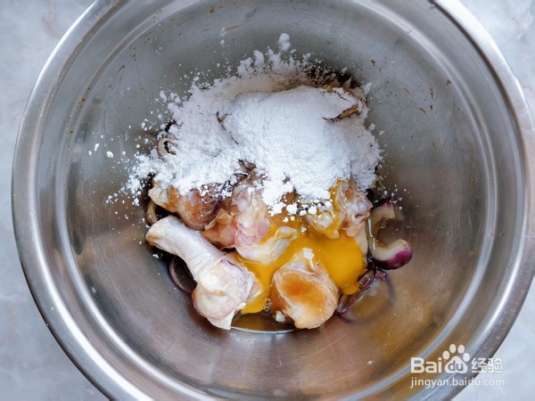 如何制作美味的蒜香甜辣炸鸡